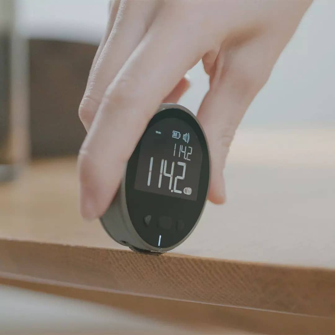 Black Mesauer Digital Electronic Measuring Ruler with digital display measuring thickness of wood