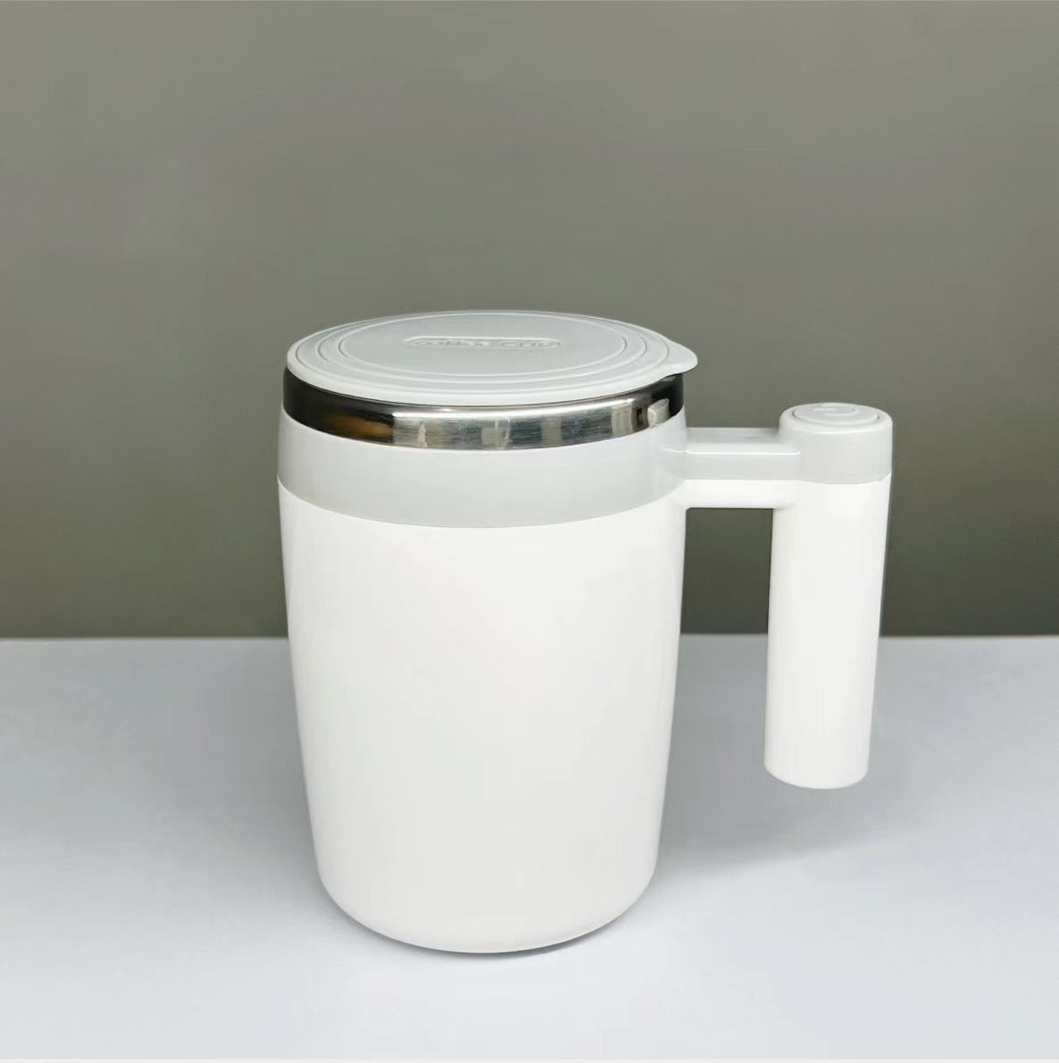 White vitamix blending cup with handle and lid designed for Le Monde Tech blender